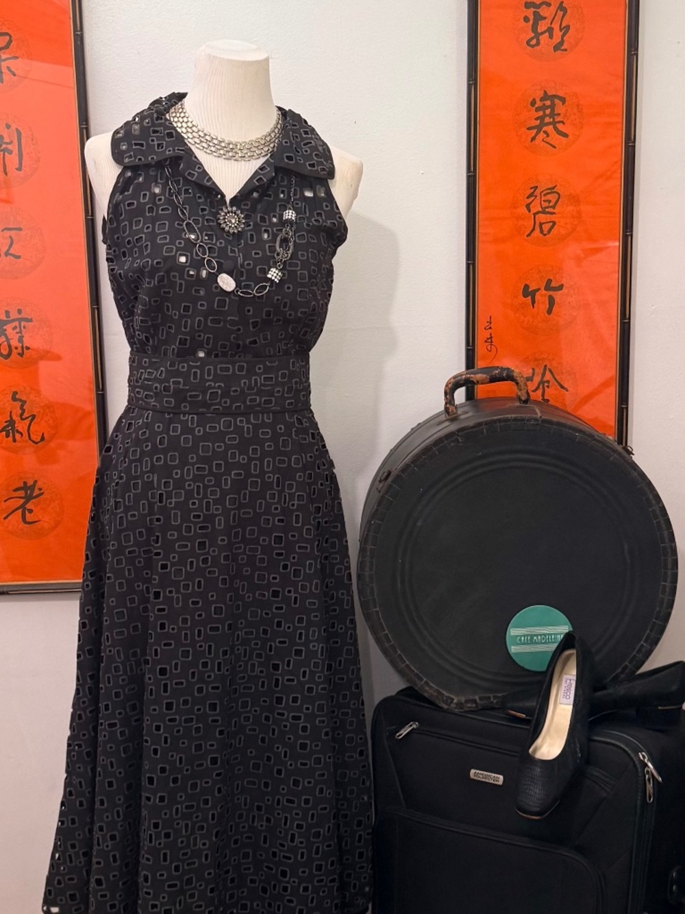 Vintage D’Rossi Y2K Laser Cut Geometric Midi Dress Black White Mod 2000s. RARE 6